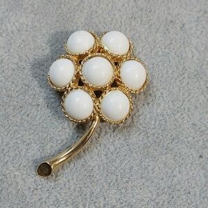 Vintage Elegant Gold and White Floral Brooch